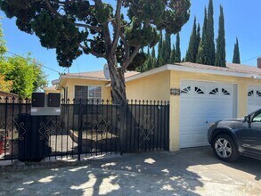 Building Photo - Inglewood Duplex - Front House