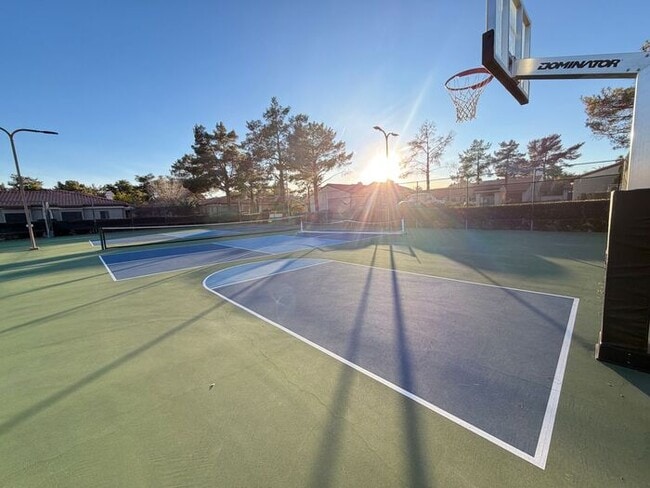 Building Photo - Carry Over Showing: This property has been shown before and will be rented to the first most qual...