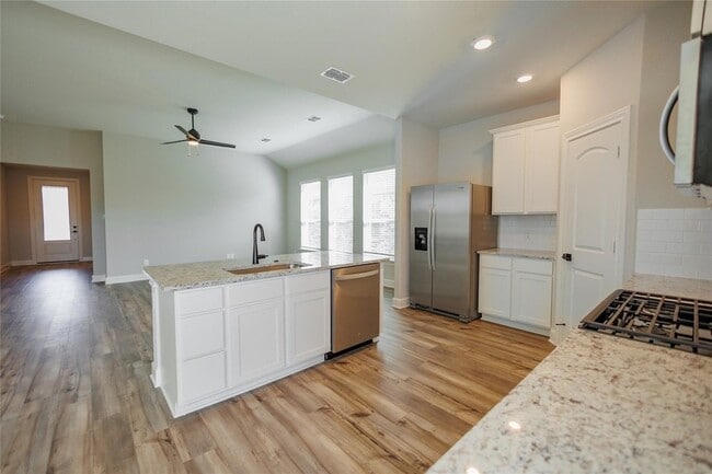 Building Photo - 613 Harbor Oaks Dr