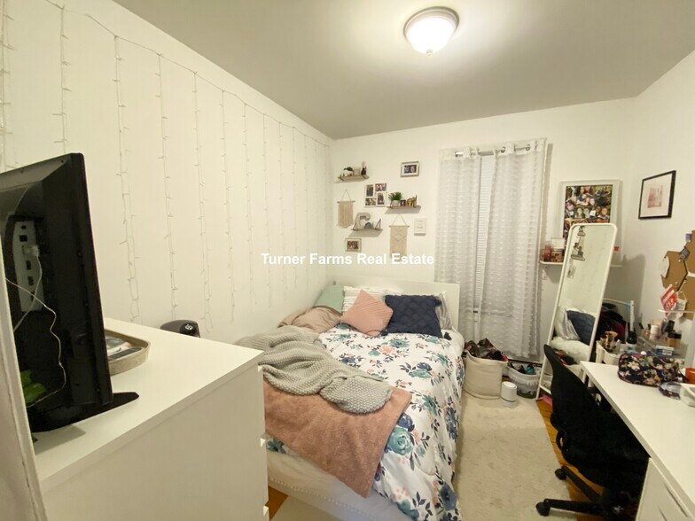 Building Photo - 49 Delle Ave