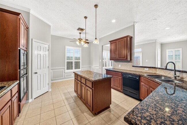 Building Photo - 1470 Sherwood Park Cir
