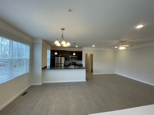 Building Photo - 3 Bedroom, 2 Bath, End-Unit condo style re...