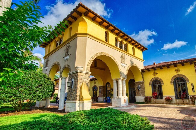 Building Photo - Annual Furnished Pet Friendly Twin Villa l...