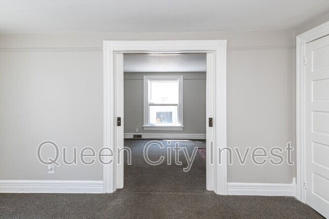 Building Photo - 115 E Foraker St