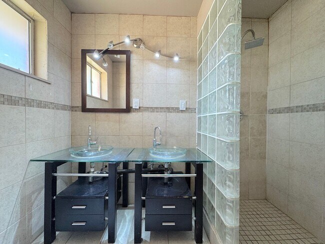 Building Photo - Northeast El Paso 3 bed/2bath in Mountain Park Neighborhood!