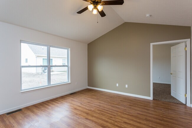 Building Photo - 50 Silverlight Wy