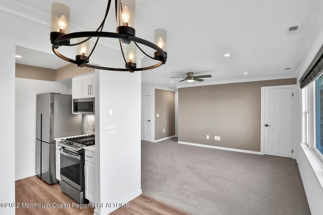 Building Photo - 324 Shore Dr