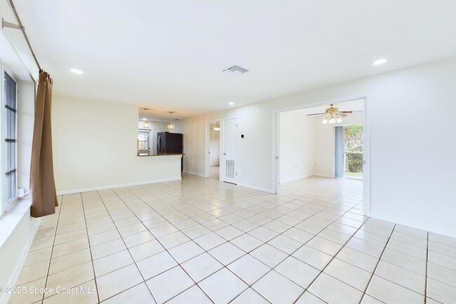 Building Photo - 1202 Yacht Club Blvd