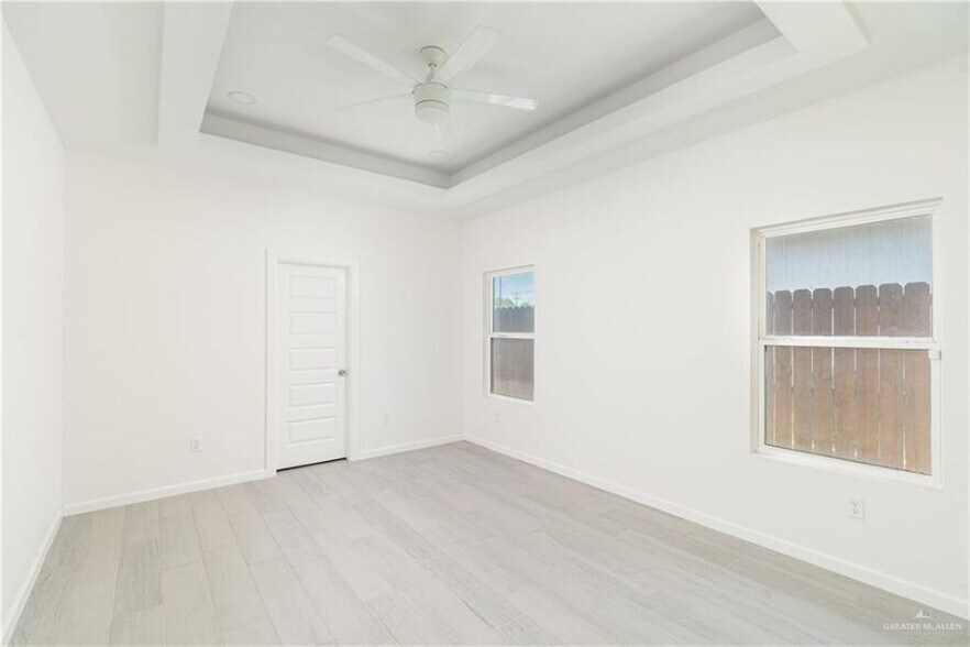 Building Photo - 1505 E Encino Ave