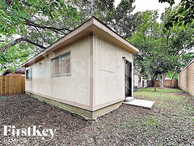 Building Photo - 2009 Tremont Ct