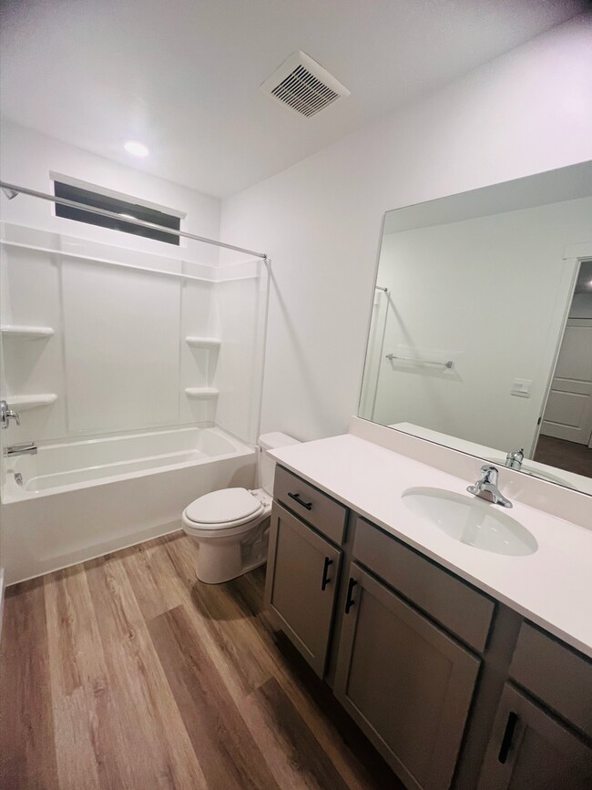 Building Photo - Beautiful Three Bedroom Home