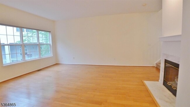 Building Photo - 1310 Grandview Ct