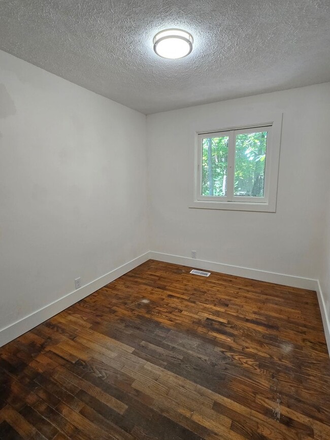 Building Photo - 1499 N Scenic Dr
