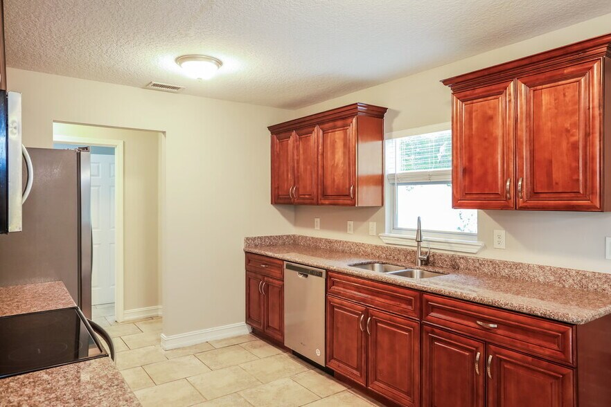 Building Photo - 8106 Byrd Landing Ct