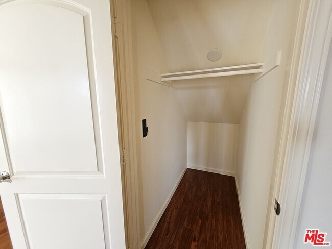 Building Photo - 360 W Ave 26