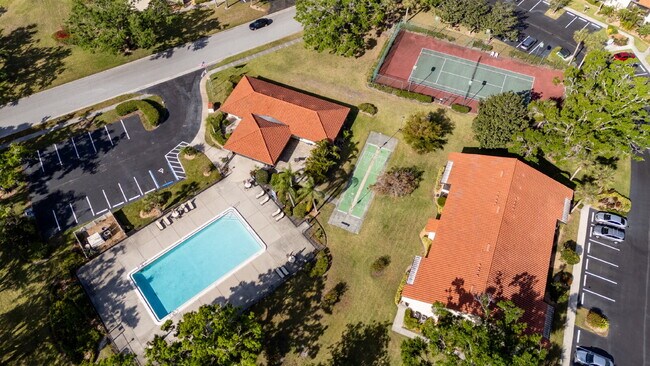 Building Photo - "Discover Serenity: Spacious 2-Bed, 2-Bath Condo in Vibrant Sarasota!"