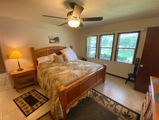 Building Photo - Family and pet friendly ANNUAL LEASE just ...