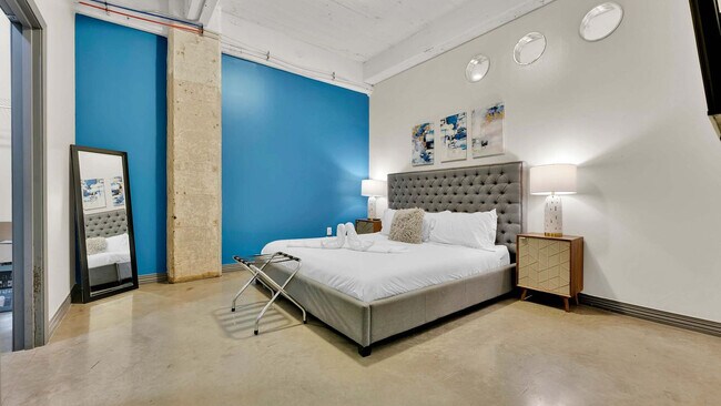 Building Photo - 500 S Ervay St