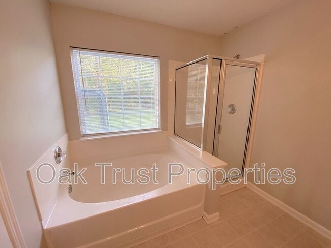 Building Photo - 411 Brookfield Ln