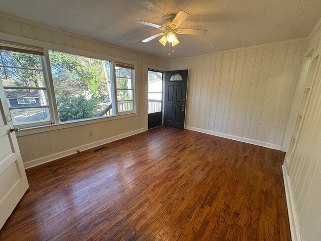 Building Photo - 2/1 House in East Rome with bonus room- $995