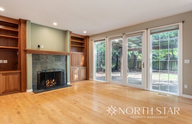 Building Photo - Spacious Elegance in Lake Oswego