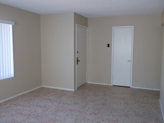 Building Photo - 7245 Great Oak Ave