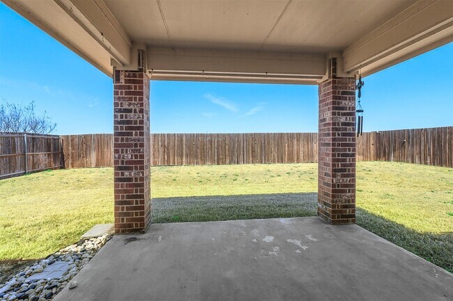 Building Photo - 3020 Oakcrest Dr