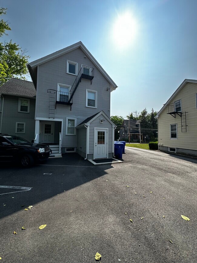 Building Photo - 31 Grove St