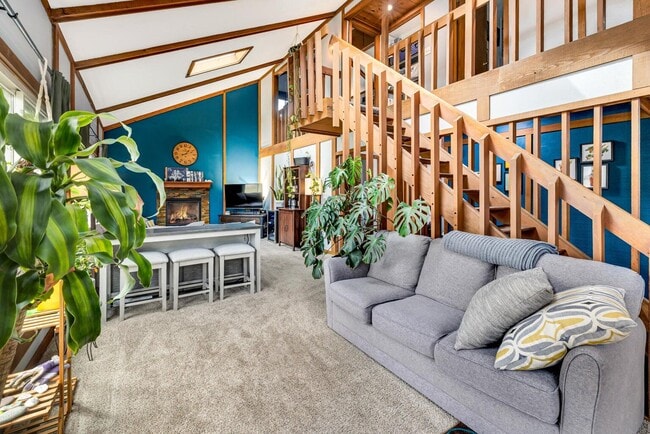 Building Photo - 4400 Valley Rd