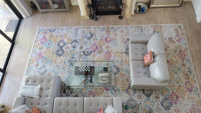 Building Photo - Seasonal stunning 5/5 pool home west of trail near Siesta Key!