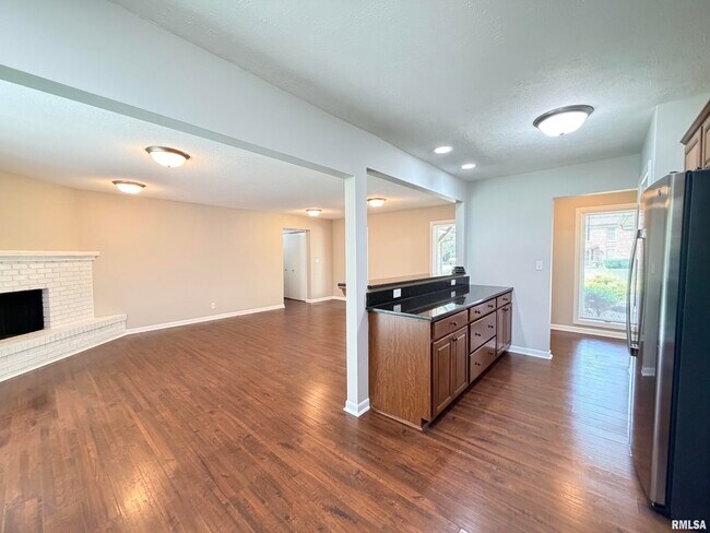 Building Photo - 122 W Morningside Dr