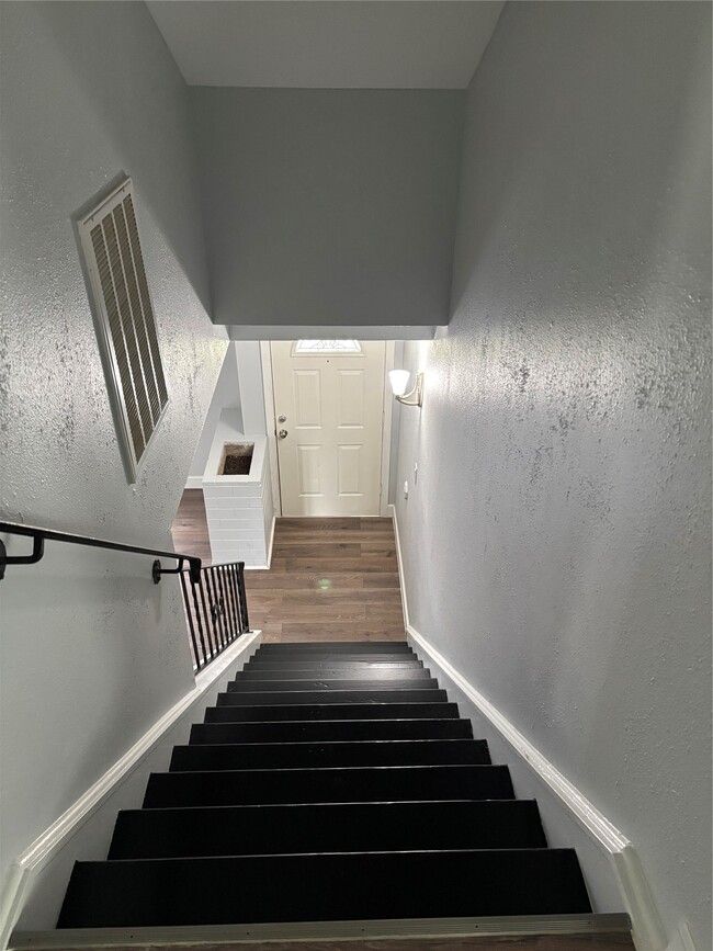 Building Photo - 4115 Tidewater Dr