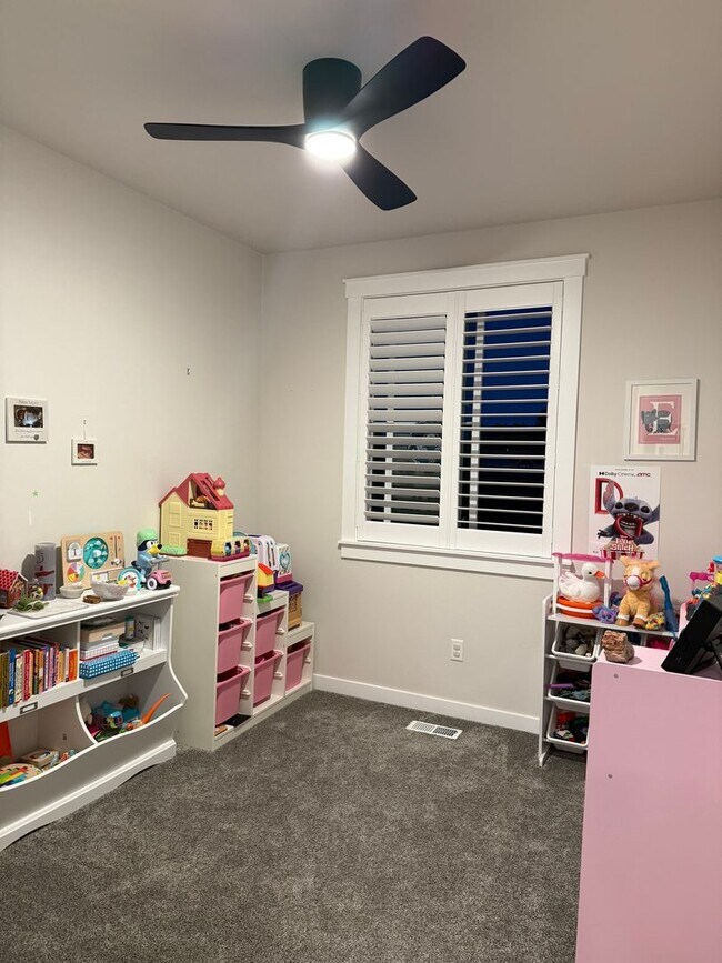 Building Photo - Beautiful Home with lots of upgrades.... A...