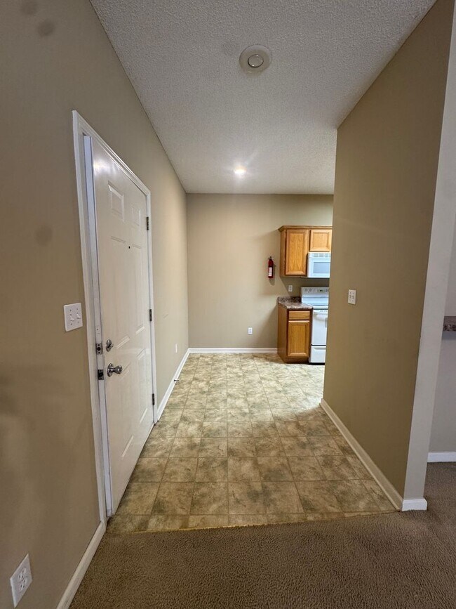 Building Photo - Spencers Crest Condominium
