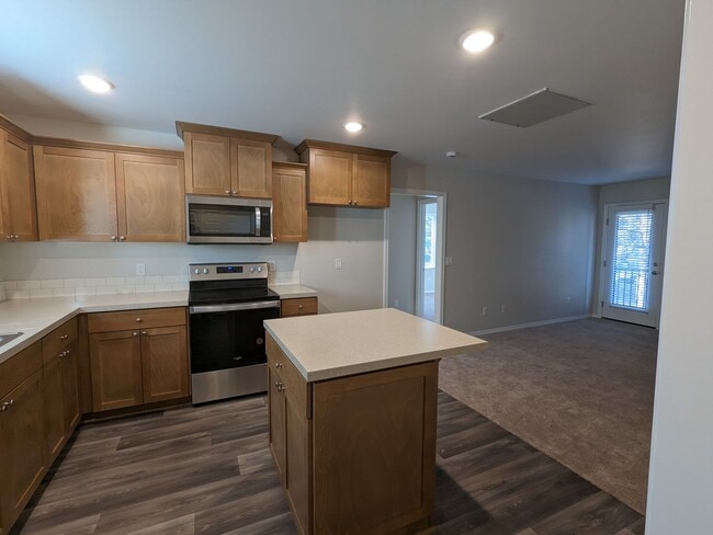 Building Photo - Nearly new 2 bedroom 1 bath detached ADU with a double-car garage and a private fenced backyard