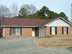 Building Photo - 634 S Jeff Davis Dr