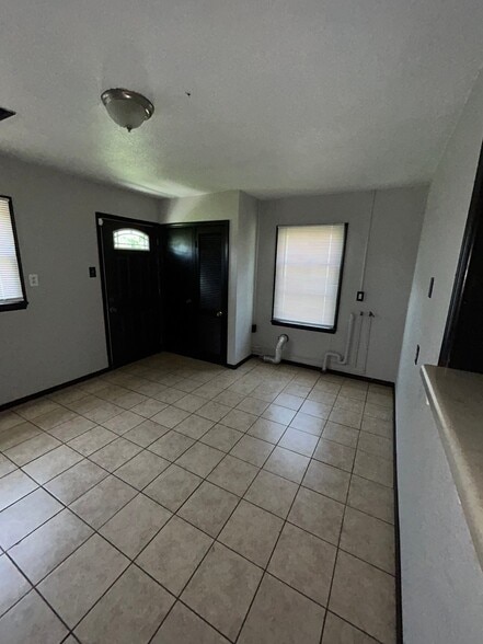Building Photo - 12 Agnes Dr