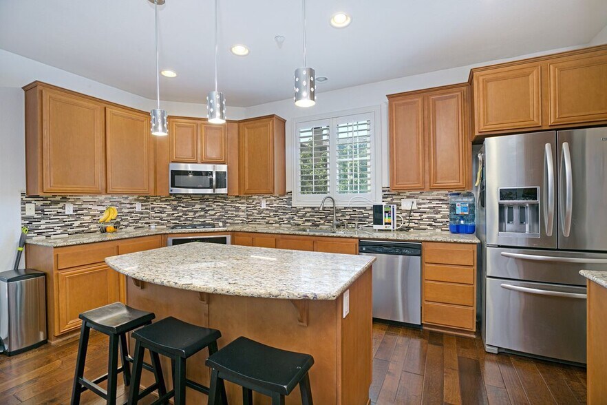Building Photo - 13325 Via Costanza