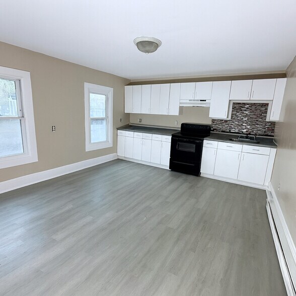 Building Photo - 211 Old Rte 22