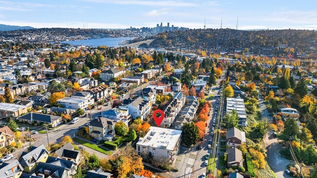 Building Photo - 303 N 44th St