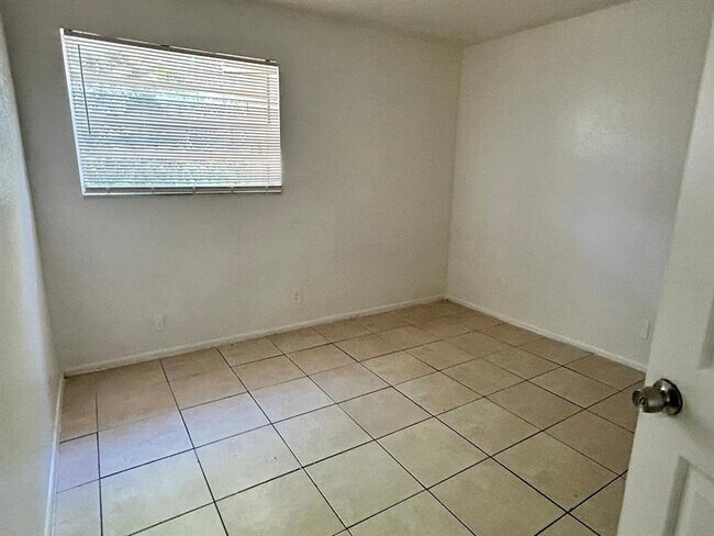 Building Photo - 2240 NW 59th Terrace