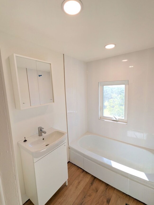 Building Photo - Fully Remodled Cabin in Palmer Lake with A...