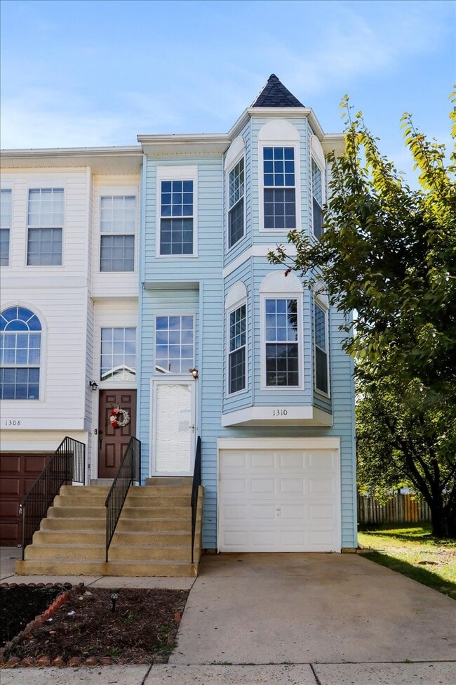 Building Photo - 1310 Hampshire Dr