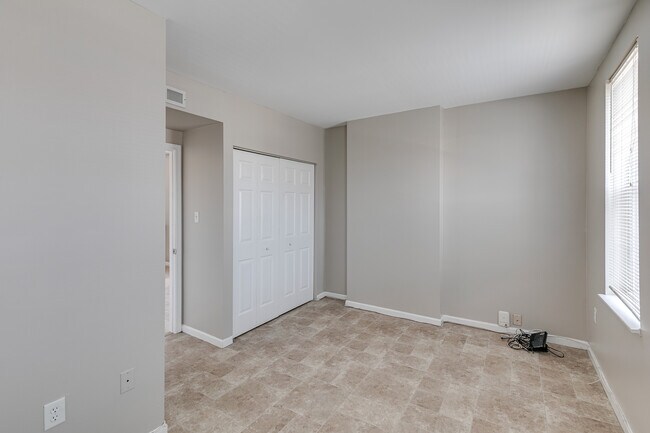 Building Photo - 6602 Ridge Ave