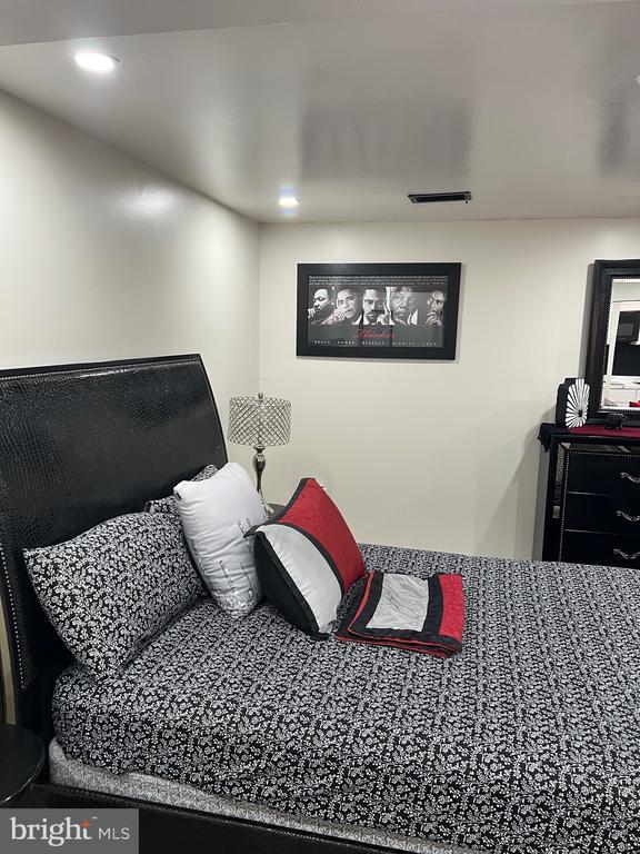 Building Photo - 2021 Chadwick Terrace