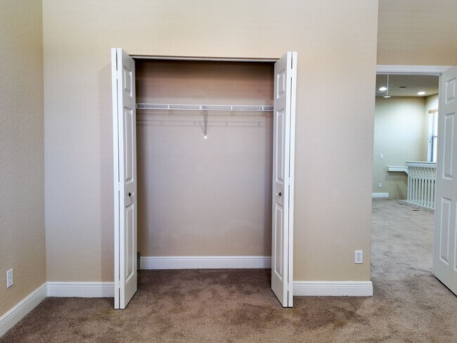 Building Photo - 3 Bedroom 2.5 Bath Single Family home in V...