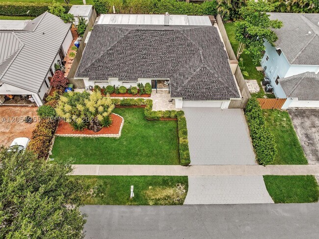 Building Photo - 630 SW 100th Terrace