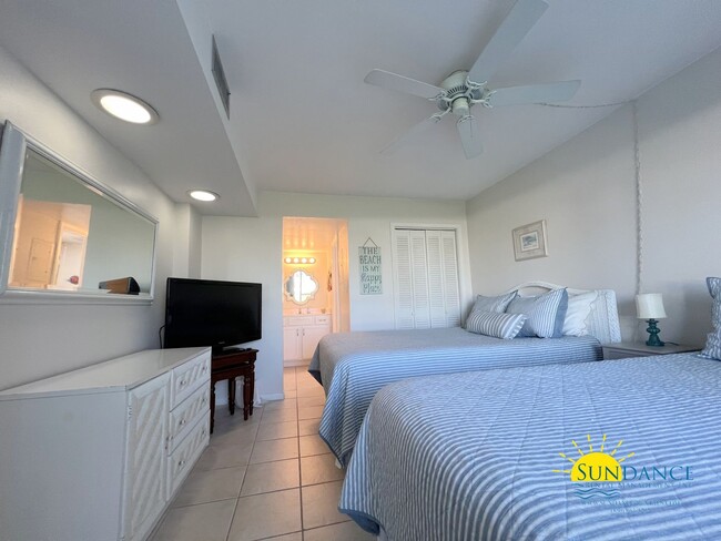 Building Photo - El Matador Furnished Condo with many Ameni...