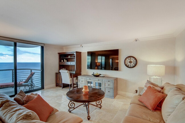 Building Photo - 250 S Ocean Blvd