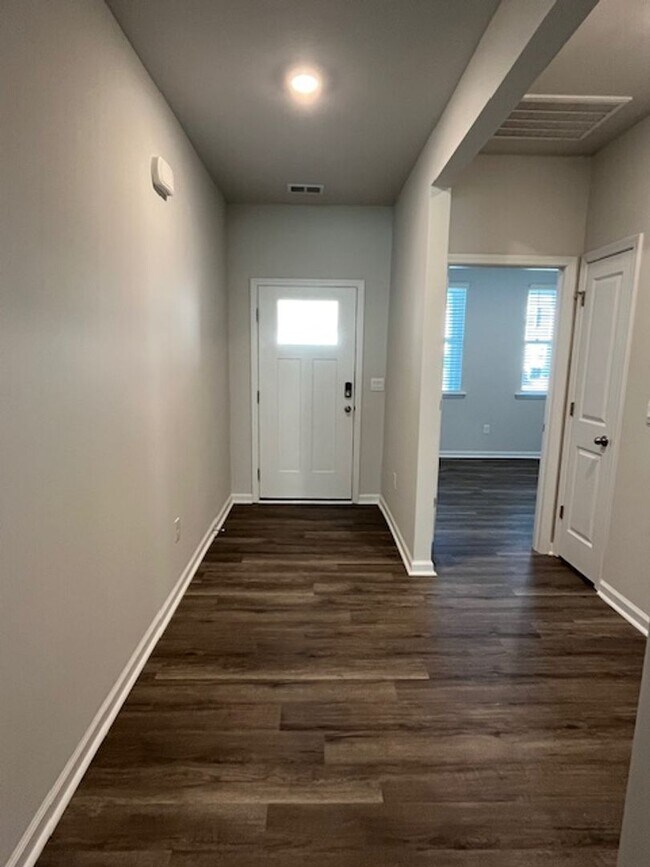 Building Photo - Welcome to your dream home in the heart of Leland, NC.